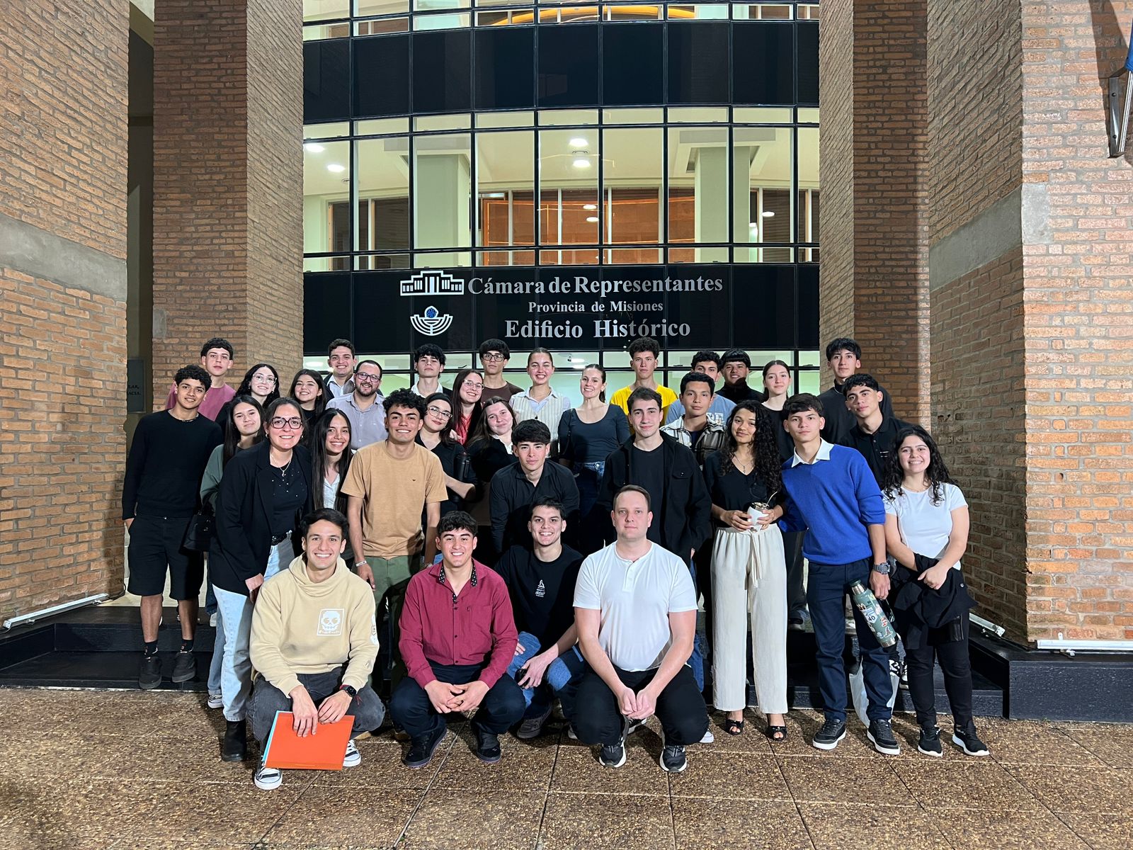 Reunión con líderes estudiantiles: Oscar Herrera Ahuad fortaleció el diálogo con jóvenes misioneros - Imagen 2